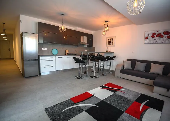 Francesca Apartman *